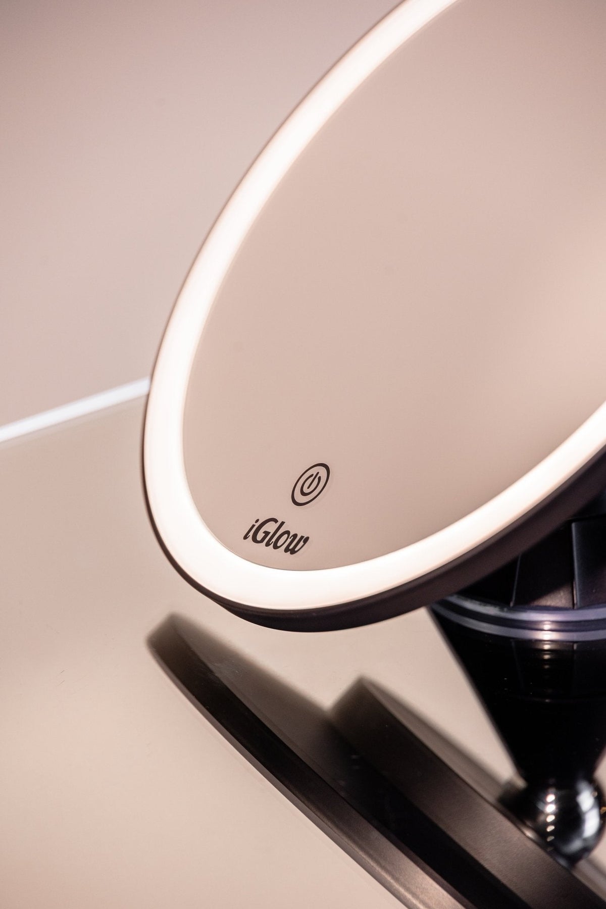 Halo Flex - LED Mirror with Suction Cup - iGlow Cosmetics