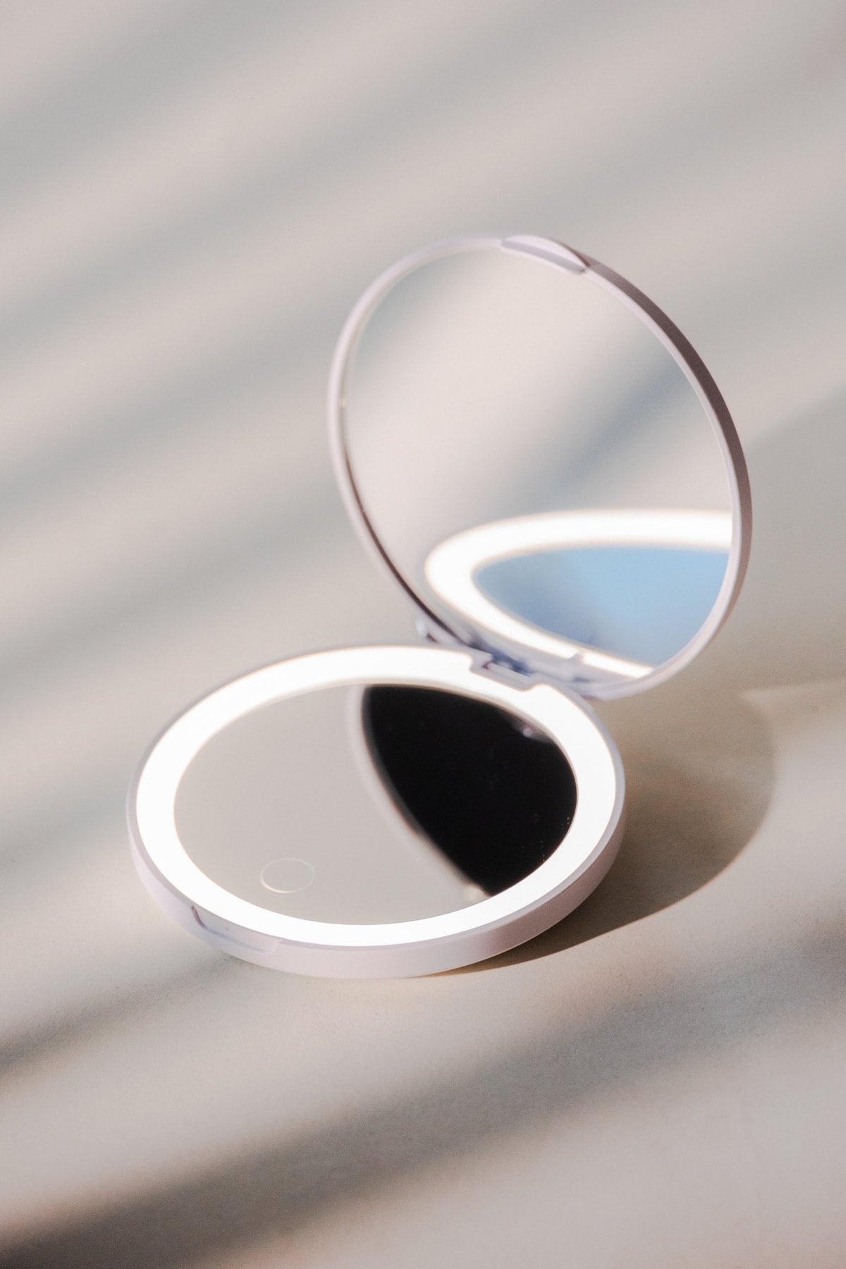 Halo Mini - LED Pocket Mirror - iGlow Cosmetics