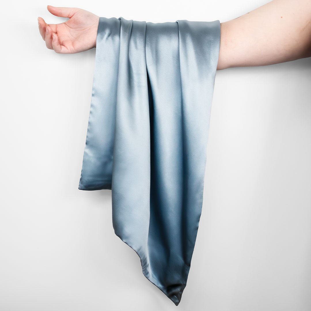iGlow Silk Pillowcase - Blue Pearl - iGlow Cosmetics